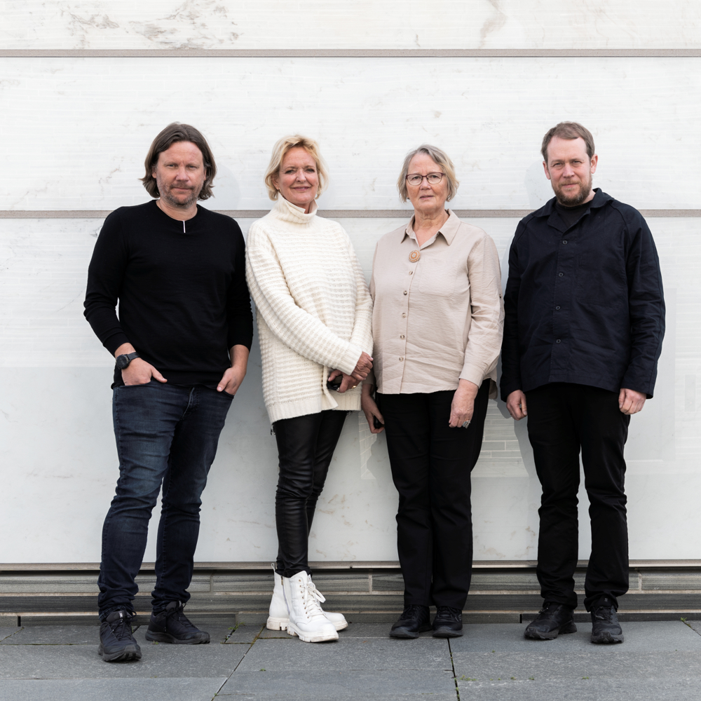 De fire medlemmene av juryen for Houens fonds diplom 2023: Jo Kjetil Nielsen, Kristin Jarmund, Sunniva Skålnes og Joakim Skajaa. Foto.
