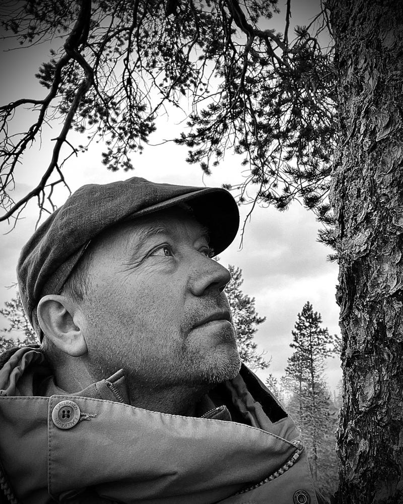 Portrett av Stig Vikan i svart hvitt. Foto.