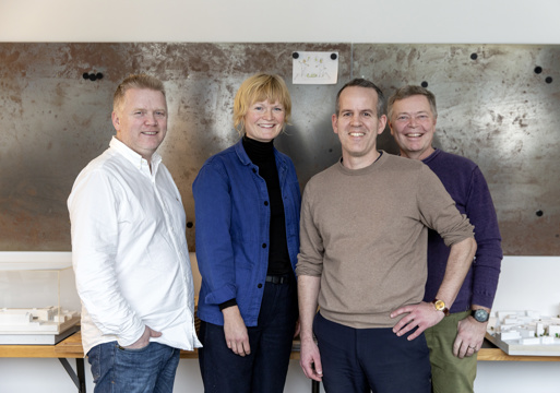Pirill Steinslien, Anne Sandnes og Øystein Sjøstrand og Christian N. Madsen fra ledelsen i LPO. Foto.