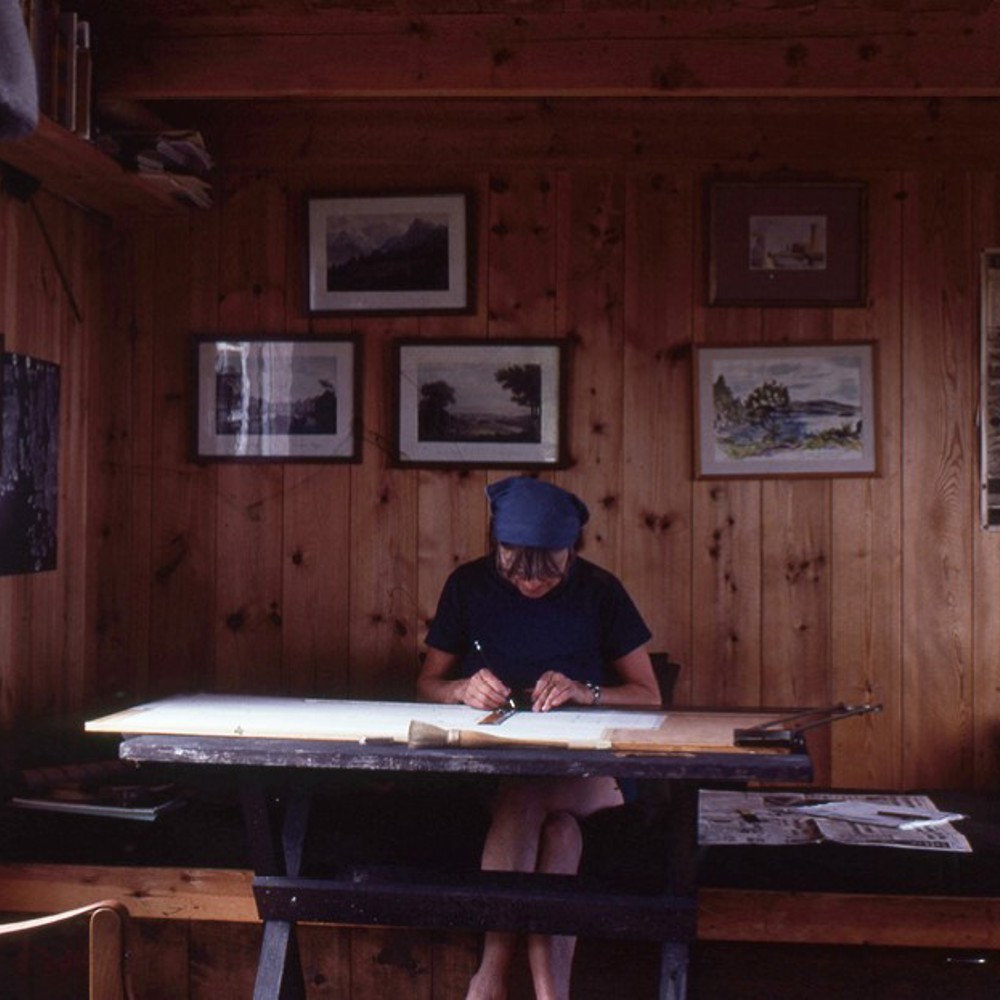 Wenche Selmer på hytta