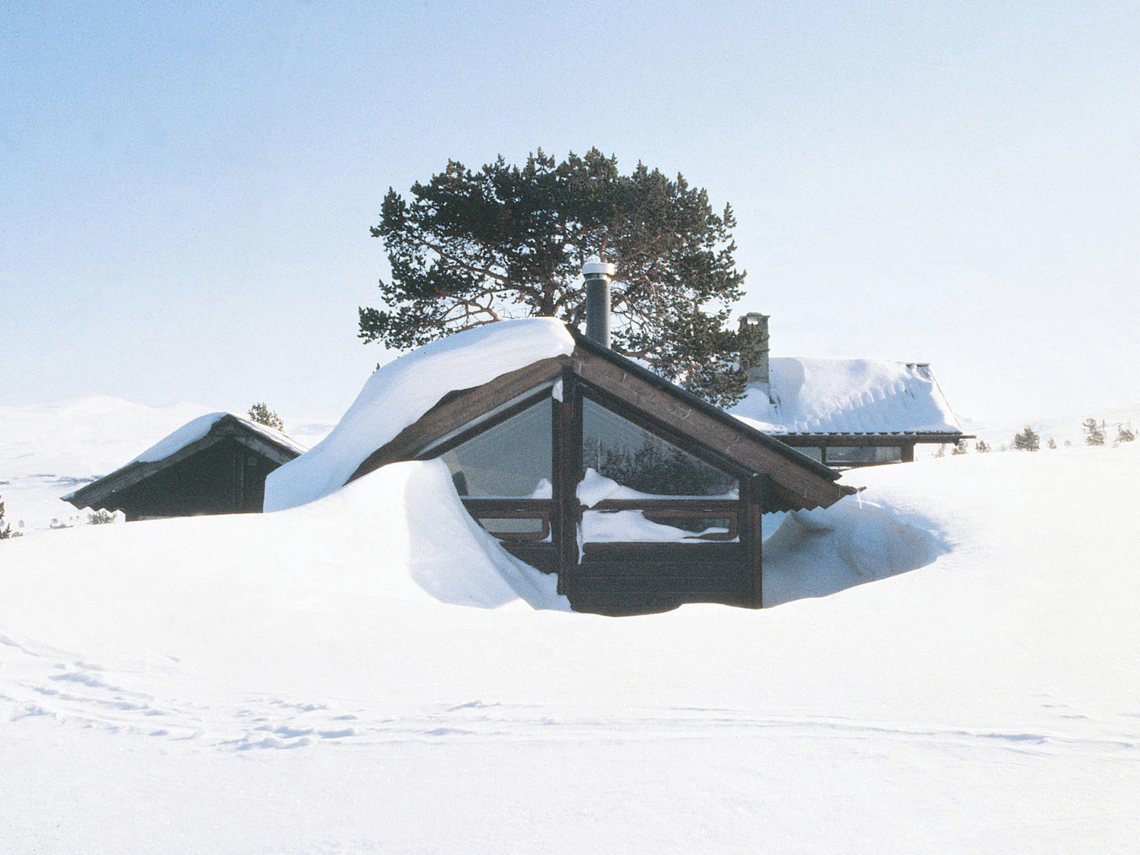 Foto fra arkivet, Ålhytta tegnet av Lund og Slaatto.