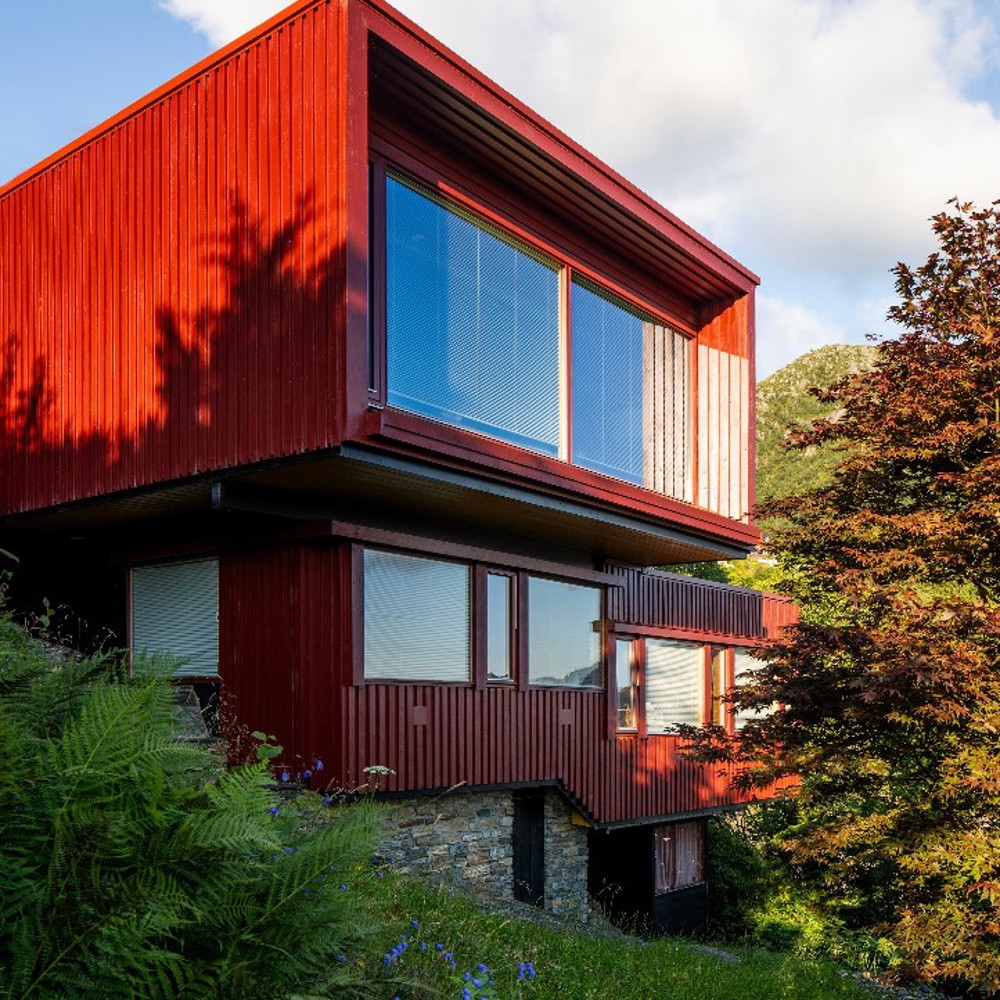 Bilde av enebolig tegnet av Sverre Lied