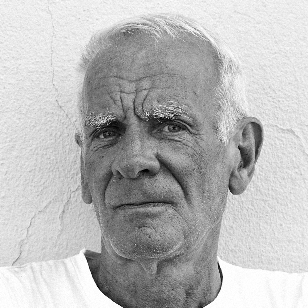 Portrett foto av Jan Carlsen i svart hvitt.