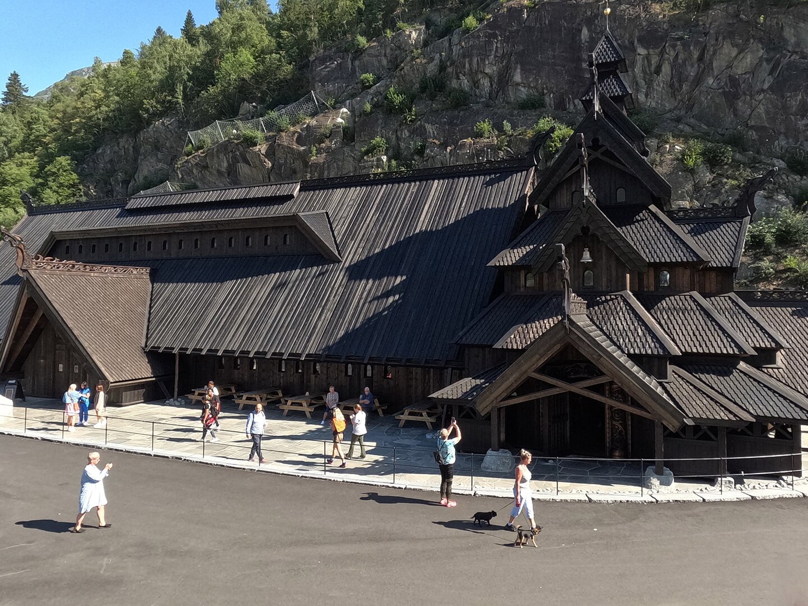 Odda Stavkirke Ved Lothepus Camping