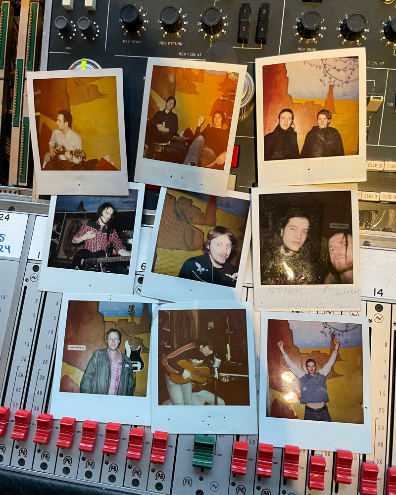 Polaroidbilder av ulike mennesker