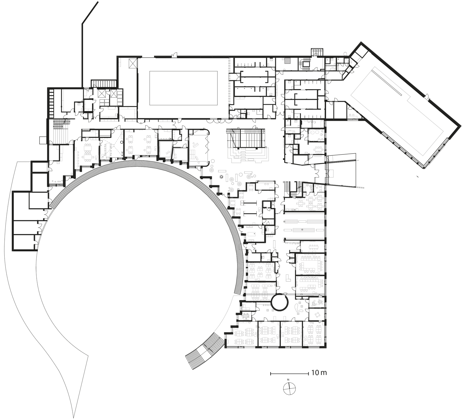 Plan av første etasje på skole, arkitekt tegning. 