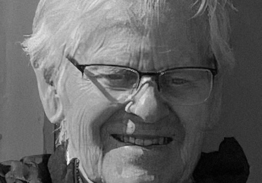 Portrett foto av Einar Throne-Holst i svart hvitt.