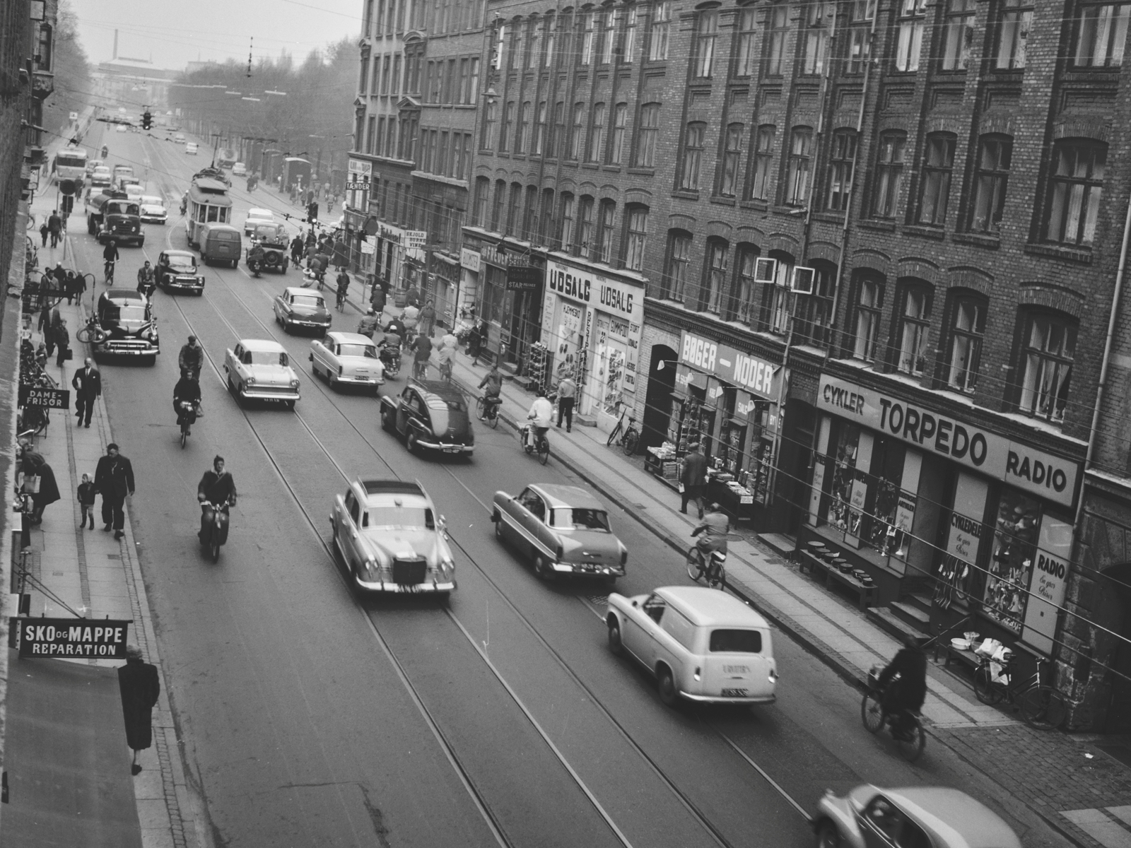 Svart hvitt foto av Fredensgade fra rundt 1960.