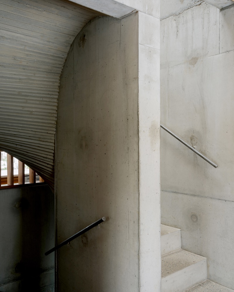 Interiør foto av trapp i betong.