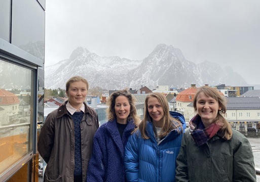 De fire ansatte i Lofoten-kontoret Tind Arkitektur, som nå blir en del av Asplan Viak. Fra venstre: Tora Marie Nitter, Anette Fleischer, Marianne Marsteng Nilsen og Synne Brustad.
