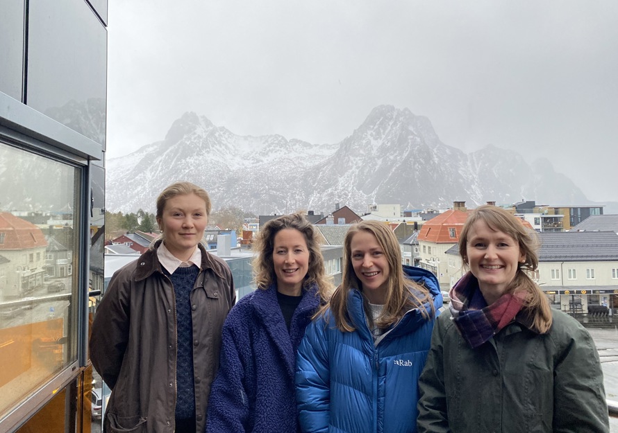 De fire ansatte i Lofoten-kontoret Tind Arkitektur, som nå blir en del av Asplan Viak. Fra venstre: Tora Marie Nitter, Anette Fleischer, Marianne Marsteng Nilsen og Synne Brustad.