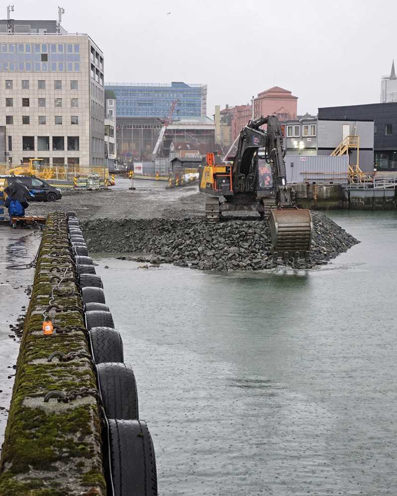 Utfylling i sjø og vann fra Nøstet i Bergen. 