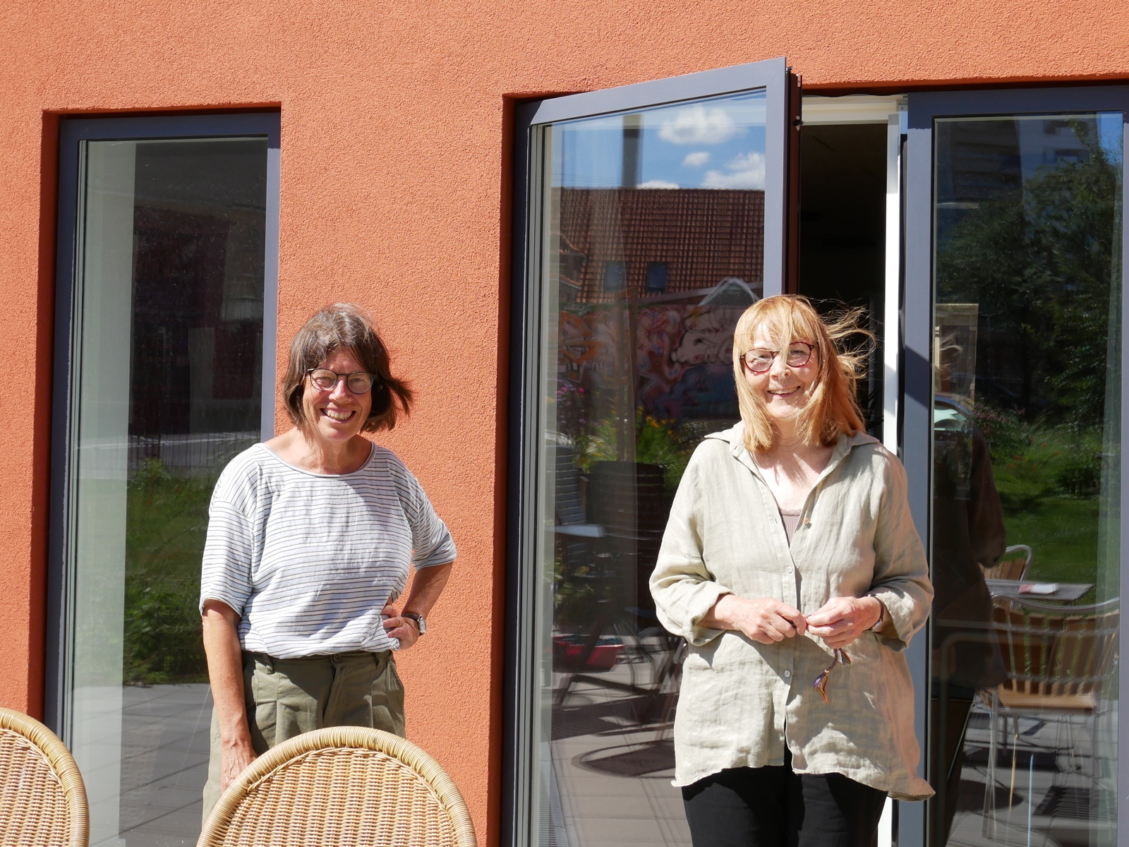 Beth Kofod (t.v.) og Jytte Trojaborg bor i et ikke-kommersielt senior- bofellesskap på Nørrebro. Her kan de bo rimelig og vakkert så lenge de vil.