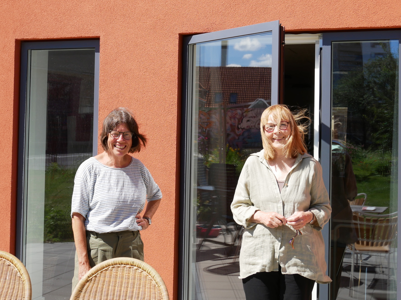 Beth Kofod (t.v.) og Jytte Trojaborg bor i et ikke-kommersielt senior- bofellesskap på Nørrebro. Her kan de bo rimelig og vakkert så lenge de vil.