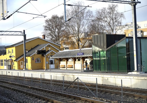 Foto av Sørumsand stasjon.