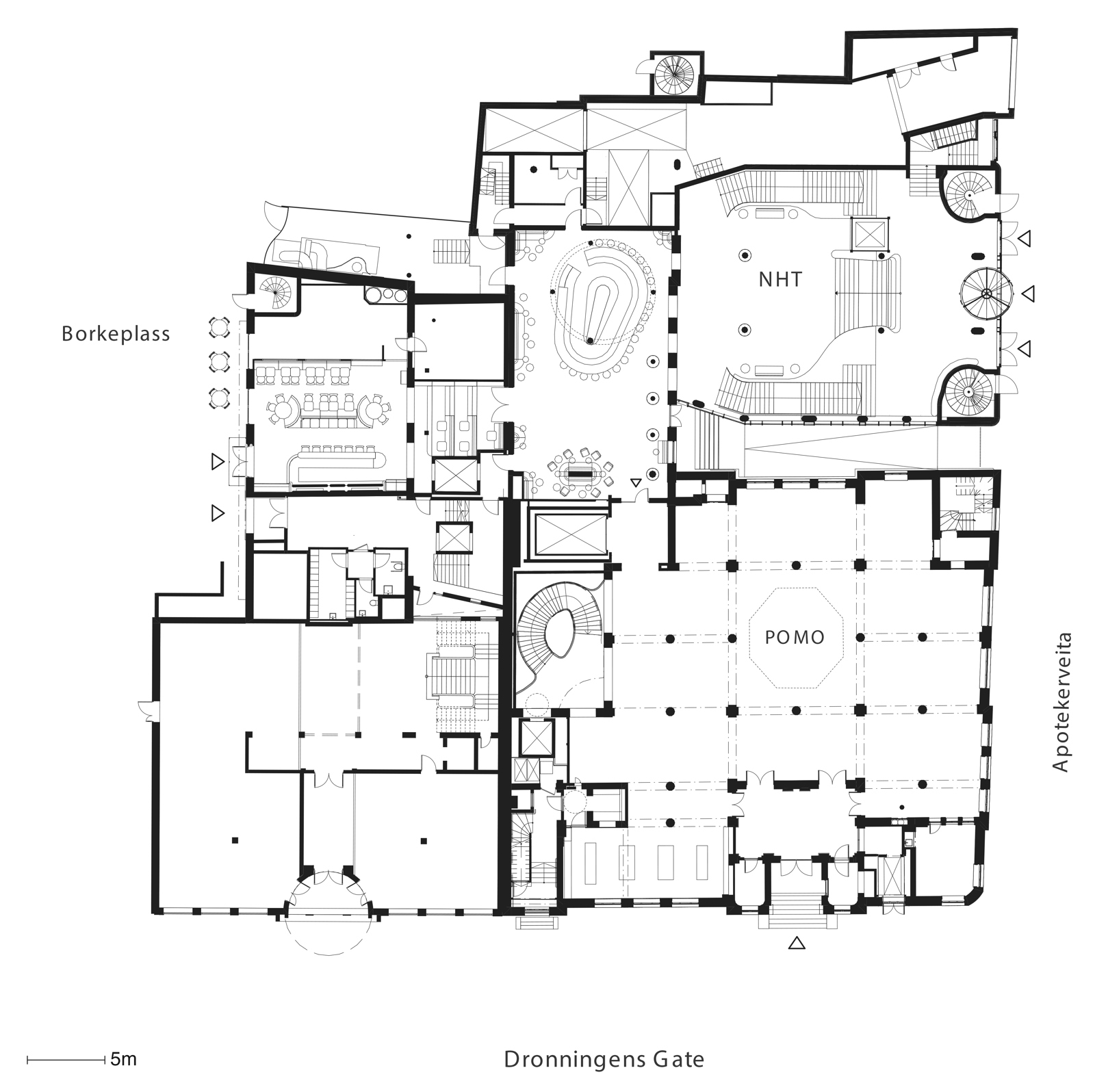 Første etasje plan av flere bygninger på et kvartalhjørne, arkitekt tegning.