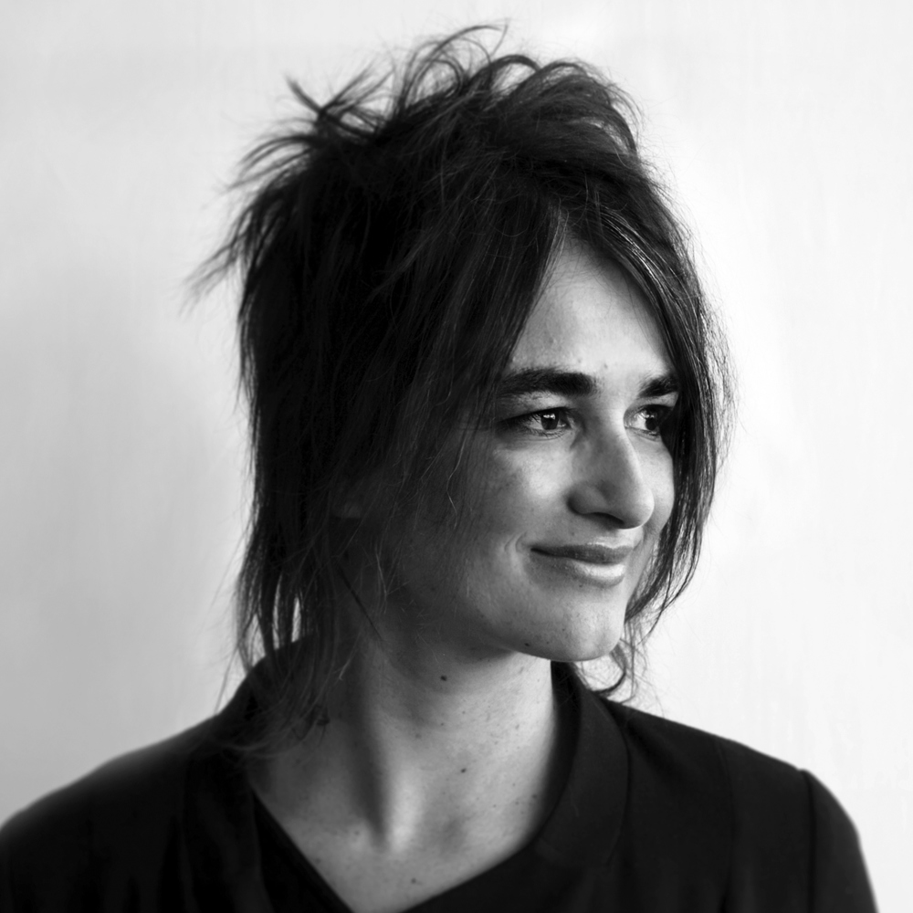 Portrett foto i svart hvitt av Ana Epifanio.