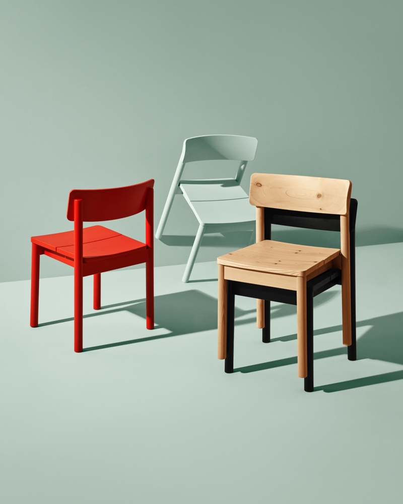 Bilder av fire stoler fra «Minus»-Collection med ulike farger.