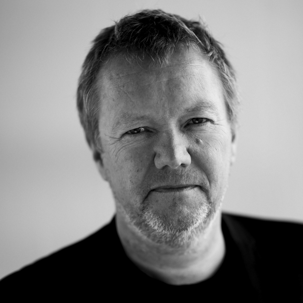 Sort-hvitt portrettfoto av Kjetil Trædal Thorsen, arkitekt i Snøhetta.