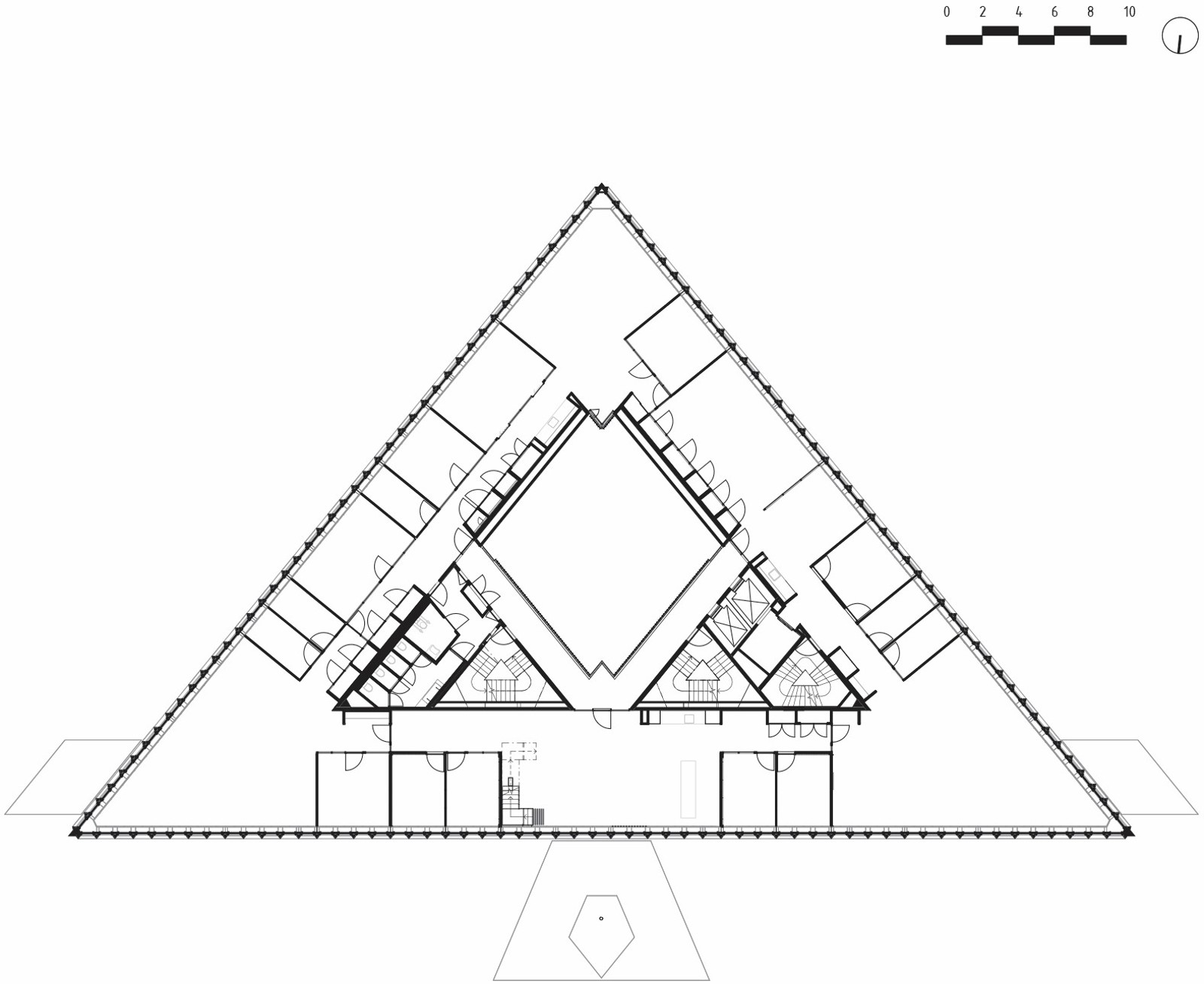 Arkitekt tegning av tredje etasje plan på et trekantet bygg.