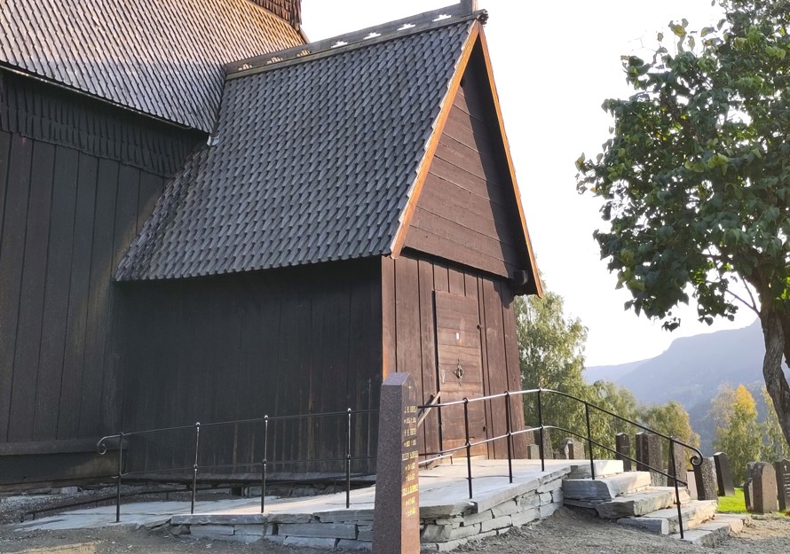 Rampe inn til Ringebu stavkirke
