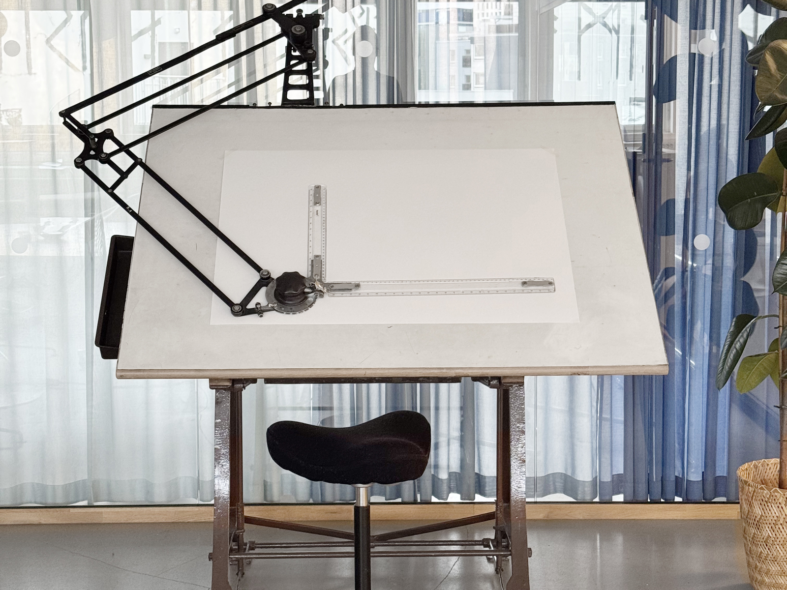 Foto av et klassisk tegnebord.