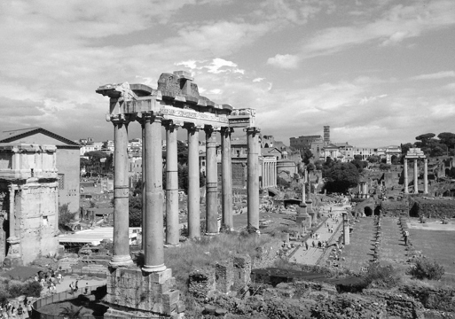 Svart hvitt foto av ruiner i Roma. 